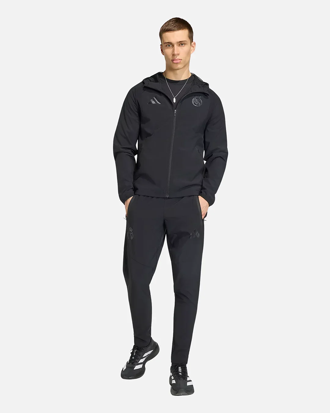 Footkorner-veste-real-madrid-tiro-travel-2026-coupe-du-monde-noir-kc7805_3 (2)